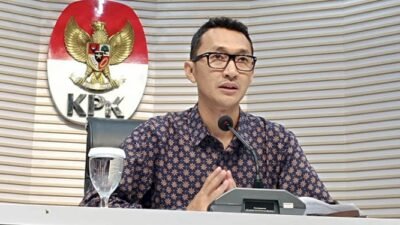 KPK Amankan Uang Ratusan Juta saat OTT Kajari HSU
