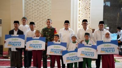 Apresiasi atas Dedikasi Mendidik Umat, Bupati Andi Rudi Latif Salurkan Insentif untuk Guru Ngaji, dan Guru Majelis Taklim