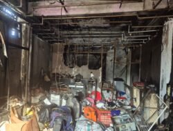 Ruko Penjual Ikan dan Ayam Beku di Banjarmasin Diamuk Api