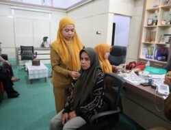 Salurkan Bansos Disabilitas dan Lansia, Bupati Andi Rudi Latif Tekankan Layanan Kesehatan dan Pemberdayaan