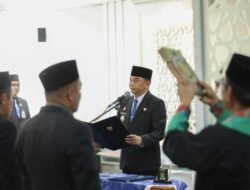 Bupati Tanah Bumbu Andi Rudi Latif Lantik Pejabat Administrasi dan Pengawas, Tegaskan Komitmen Profesionalisme dan Anti Jual Beli Jabatan