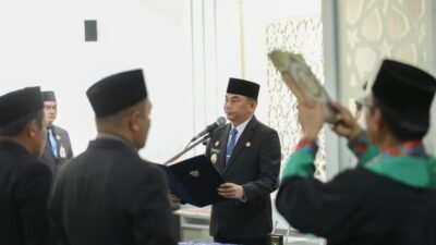 Bupati Tanah Bumbu Andi Rudi Latif Lantik Pejabat Administrasi dan Pengawas, Tegaskan Komitmen Profesionalisme dan Anti Jual Beli Jabatan