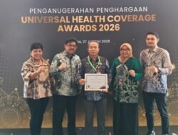 Gubernur Kalsel Terima UHC Awards Tahun 2026 Kategori Madya