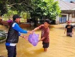Bupati Banjar Menyalurkan Bantuan di Kecamatan Astambul
