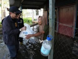 Bantuan dan Doa Gubernur Muhidin untuk Warga Terdampak Banjir di Desa Tebing Rimbah