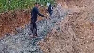 Kondisi Kritis Jalan Desa Gunung Ulin Kembali Ambrol