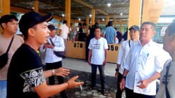 Suasana proses pemindahan PKL di PPS Martapura.