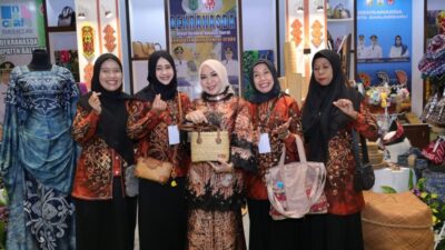 Ketua Dekranasda Kalsel Promosikan Produk UMKM Pengrajin Lokal di Ajang Inacraft 2026