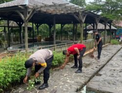Polsek Loksado Aksi Bersih Lingkungan Wisata Tanuhi