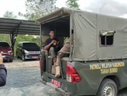 Satpol PP dan Damkar Hadir Bantu Warga NTT Yang Terlantar di Tanah Bumbu