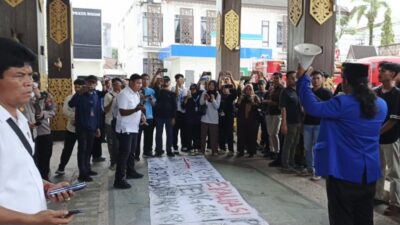 ‎Bonus Dipangkas, Aliansi Mahasiswa: Pemko Banjarmasin Matikan Prestasi Atlet ‎