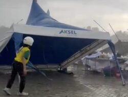 Disporbudpar Batola Gerak Cepat Tangani Tenda Roboh Akibat Angin Kencang di Pasar Ramadan Jembatan Barito