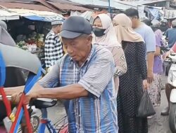 ‎Pasar Lama Banjarmasin Diserbu Pembeli Jelang Lebaran, Kemacetan Tak Terhindarkan