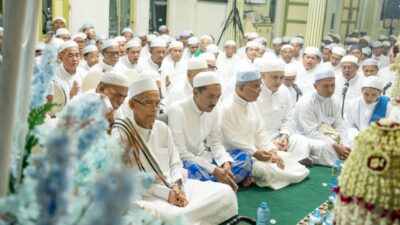 Bupati Banjar Berbaur Jemaah Haul Guru Kasyful Anwar di Desa Melayu Ilir