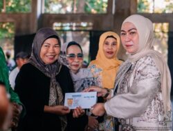 Wali Kota Lisa Halaby Apresiasi Yayasan Mentaos Peduli, Kolaborasi Serahkan Bantuan kepada Warga