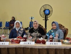 Lomba Busana Kebaya PGRI, Hj Tata dan Misnawati Jadi Juri