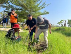 Komunitas Jurnalis Batola Menanam Pohon di Hari Bumi Yang Diselenggarakan DPC Pepelingasih Batola