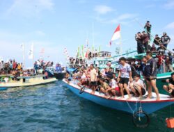Ribuan Wisatawan Padati Puncak Pesona Budaya Mappanre Ri Tasi’e 2026 di Tanah Bumbu, Ekonomi Lokal Ikut Bergeliat 