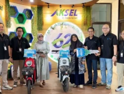 Bank Kalsel Serahkan Dua Unit Sepeda Listrik Hadiah Undian Kredit Multiguna
