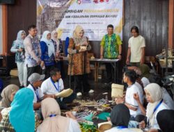 Ketua Dekranasda HSS Apresiasi Semangat Berkembang 35 Perajin Bambu
