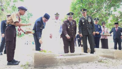 Bupati Andi Rudi Latif Ziarah Makam Pahlawan Peringati Harkitnas dan Proklamasi ALRI Divisi IV Kalimantan