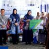 Perumda Pasar Bauntung Batuah Bagi-bagi Hadiah dan Serahkan BPJS Tenaga Kerja untuk 212 Pedagang   