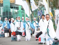 Keberangkatan Jemaah Haji Tanah Bumbu Kloter BDJ 13 Resmi Dilepas, 356 Jemaah Menuju Tanah Suci