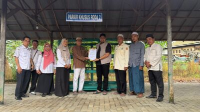 Mudahkan Proses Penyembelihan, Nurkhalis Anshari Serahkan Bantuan Alat Perebah Sapi