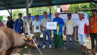 24 Tahun Menanti, Warga Tinggiran Baru Kembali Rasakan Kebersamaan Iduladha melalui Tebar Berkah Daging YBM PLN