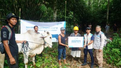Tebar Berkah Daging YBM PLN UID Kalselteng Hadir di Pedalaman Meratus