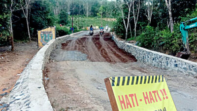Proyek Jembatan Sungai Besar Karang Intan = Proyek “Siluman”, Tanpa Disertai Papan Informasi