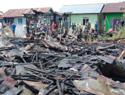 Warga Alalak Dikejutkan Kobaran Api, Lima Rumah Ludes