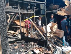 Puluhan Toko di Pasar Lima Blok Besi Ludes Terbakar