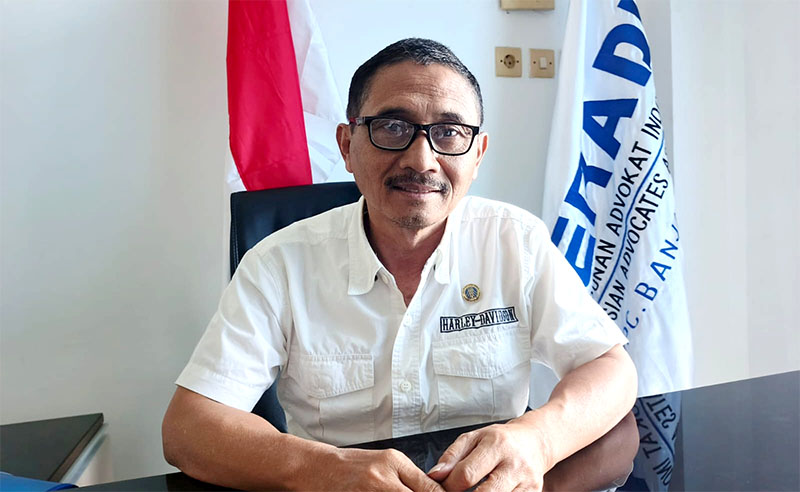 Kuasa Hukum PT Bangun Banua Kalsel, Edi Sucipto saat jumpa pers Banjarmasin, Senin (29/6/2026) Foto: leon
