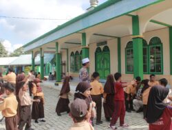 Bang Arul Tingkatkan Kenyamanan Sarana Ibadah, Halaman Masjid di Desa Mantawakan Mulia Kini Lebih Tertata