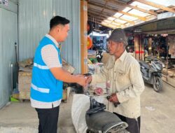 YBM PLN ULP Satui Santuni Lansia Dhuafa Melalui Program Jumat Berkah