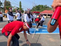 Kemeriahan HUT Kemerdekaan RI, Kapolres Batola Ikut Lomba Tarik Tambang