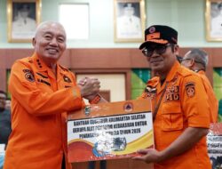 Gubernur Kalsel Serahkan Bantuan Alat Karhutla ke BPBD Balangan