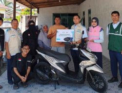 PLN Salurkan Dua Motor Usaha, Dorong Kemandirian melalui Program YBM