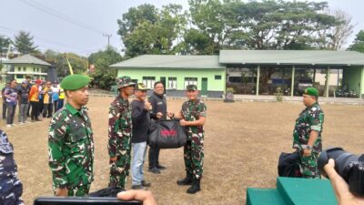 Sebanyak 500 APD Kemenhan Disalurkan untuk TNI dan Relawan Karhutla Banjar-Banjarbaru