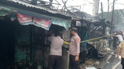 Belasan Rumah dan Kios di Pasar Lama Laut Ludes Terbakar