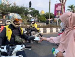 Dari Pejalan Kaki hingga Driver Ojol, PLN Banjarmasin Bagikan Masker Gratis