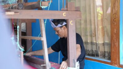 Bupati Andi Rudi Latif Dorong Peningkatan Produksi Tenun Pagatan